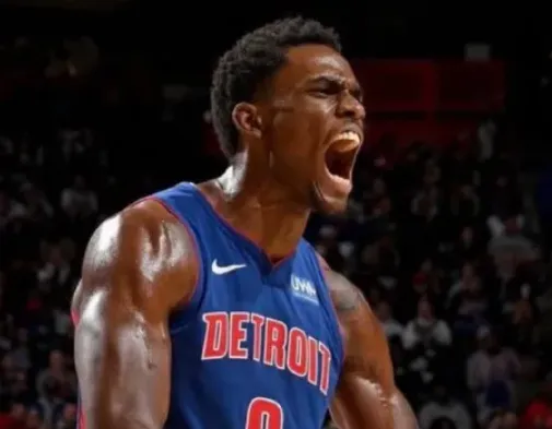 星空体育中国-活塞记者：杰伦-杜伦因右膝酸痛本场比赛不会回归