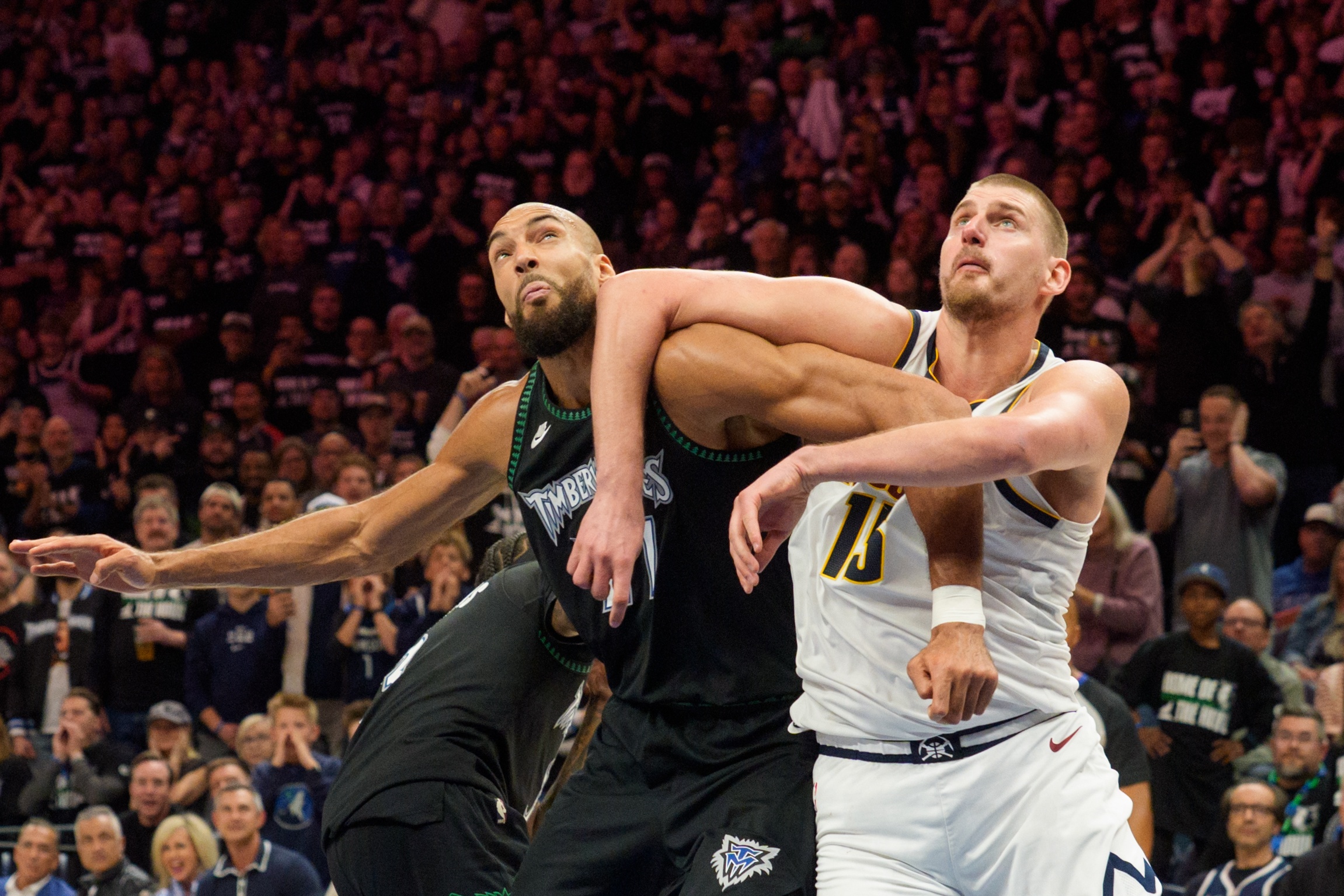 星空体育中国-意外不？戈贝尔常规赛对约基奇20胜12负 季后赛10胜12负略处下风